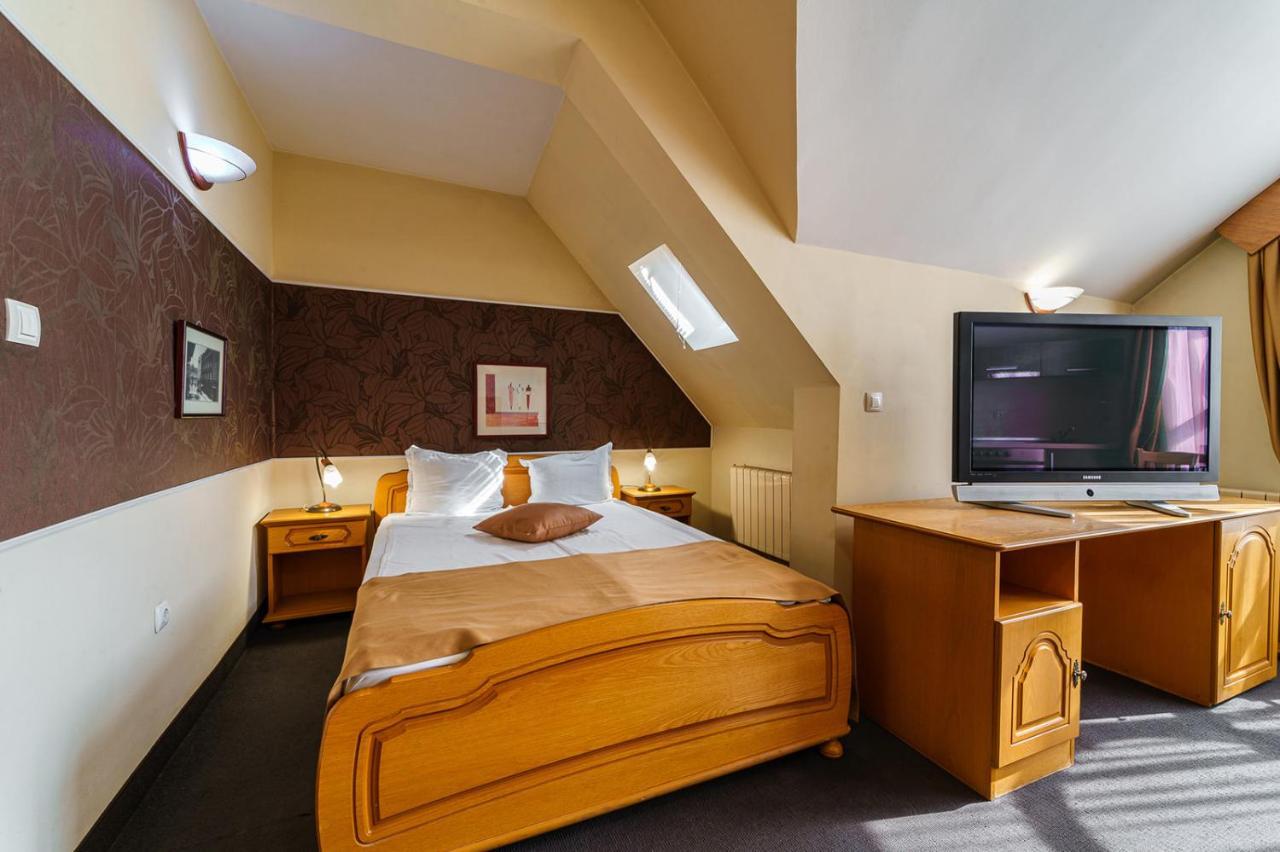 Hotel Avion - Self Check In พลอฟดิฟ ภายนอก รูปภาพ