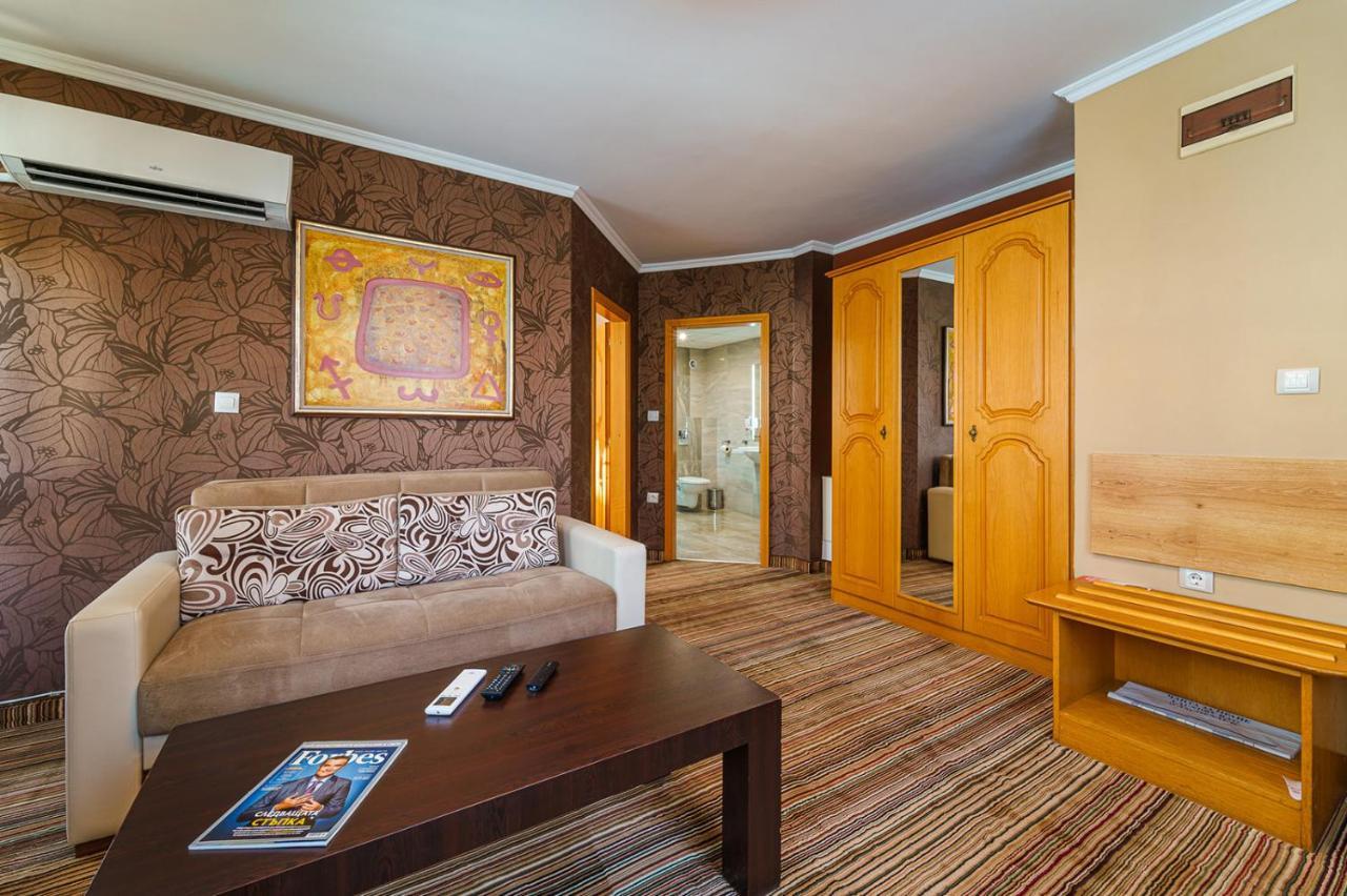 Hotel Avion - Self Check In พลอฟดิฟ ภายนอก รูปภาพ